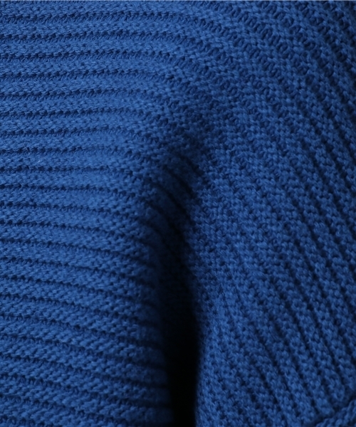 MOUSSY（マウジー）の「V-NECK LOOSE KNIT（ニット/セーター・レディース・ブルー/オフホワイト/ライトブラック/ベージュ・FREE）」の11枚目の写真