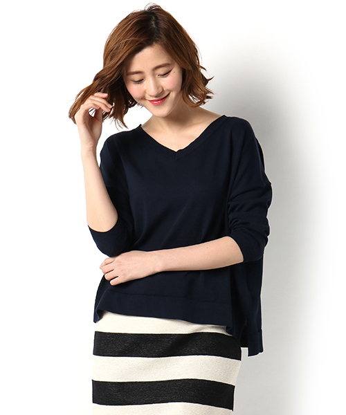 HELIOPOLE（エリオポール）の「横広Vネックプルオーバー（ニット/セーター・レディース・ベージュ/ネイビー/サックスブルー/ピンクベージュ・38）」の3枚目の写真