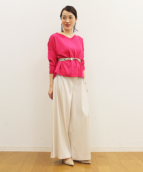 HELIOPOLE（エリオポール）の「横広Vネックプルオーバー（ニット/セーター・レディース・ベージュ/ネイビー/サックスブルー/ピンクベージュ・38）」の13枚目の写真