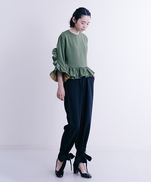 merlot plus（メルロープリュス）の「フリル袖裾ブラウス2420（シャツ/ブラウス・レディース・ピンク/ブラック/カーキ・FREE）」の6枚目の写真