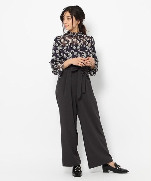 laboratory work（ラボラトリーワーク）の「花柄シャーリングブラウス（シャツ/ブラウス・レディース・ブラック/ベージュ/ネイビー・MEDIUM）」の5枚目の写真