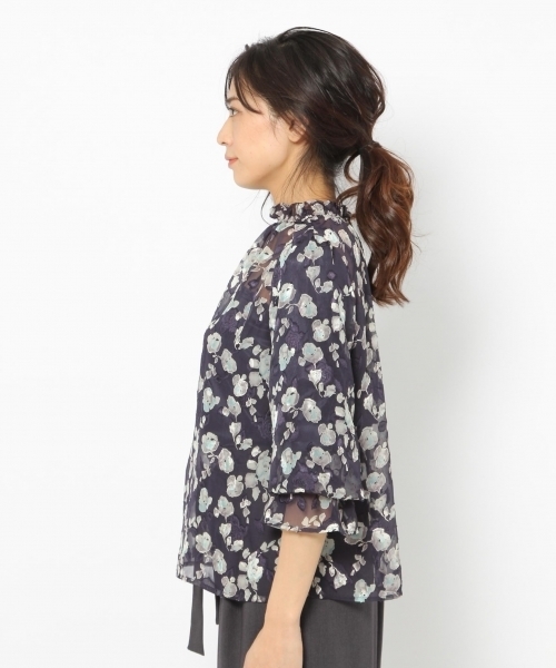 laboratory work（ラボラトリーワーク）の「花柄シャーリングブラウス（シャツ/ブラウス・レディース・ブラック/ベージュ/ネイビー・MEDIUM）」の9枚目の写真