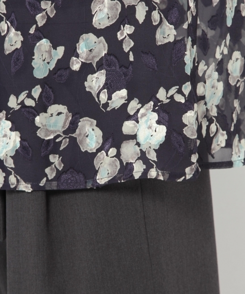 laboratory work（ラボラトリーワーク）の「花柄シャーリングブラウス（シャツ/ブラウス・レディース・ブラック/ベージュ/ネイビー・MEDIUM）」の13枚目の写真
