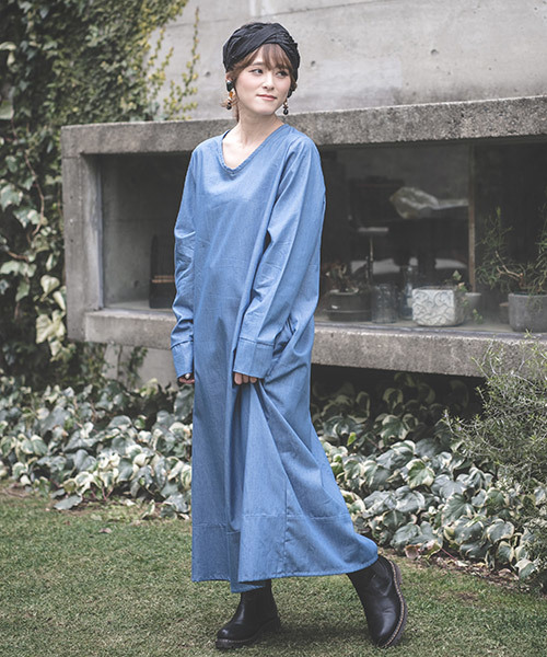 CAMBIO（カンビオ）の「rw1734-Vネックデニムスモックワンピース