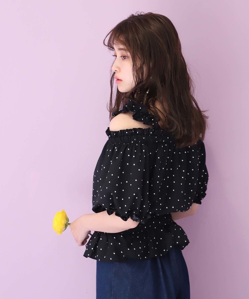 one after another NICE CLAUP（ワンアフターアナザーナイスクラップ）の「フリフリオフショルブラウス（シャツ/ブラウス・レディース・オフホワイト/イエロー/ドット/チェック・FREE）」の11枚目の写真