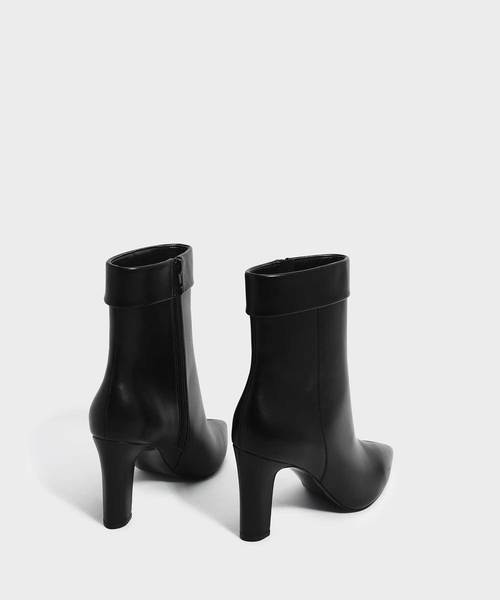 CHARLES & KEITH(チャールズ & キース)の「カフディーテルポインテッドブーツ / CUFF DETAIL POINTED BOOTS(ブーツ・レディース・ブラック/ブルー/アイボリー・22.5cm/23cm/23.5cm/24.5cm/25cm/25.5cm)」の5枚目の写真