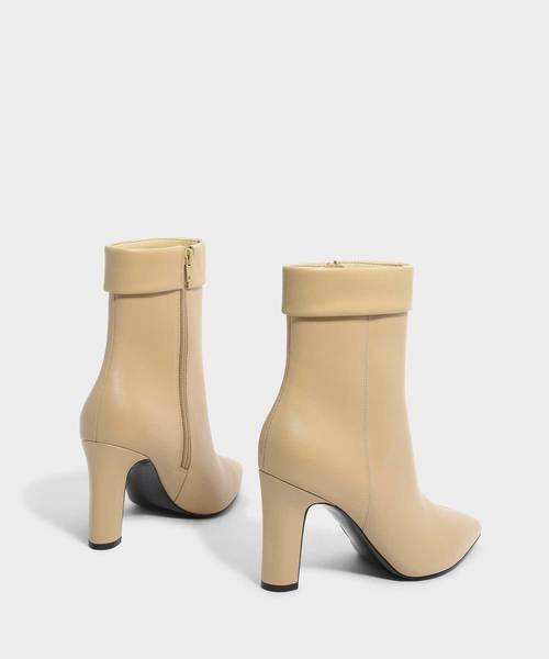 CHARLES & KEITH(チャールズ & キース)の「カフディーテルポインテッドブーツ / CUFF DETAIL POINTED BOOTS(ブーツ・レディース・ブラック/ブルー/アイボリー・22.5cm/23cm/23.5cm/24.5cm/25cm/25.5cm)」の9枚目の写真