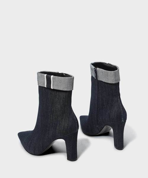CHARLES & KEITH(チャールズ & キース)の「カフディーテルポインテッドブーツ / CUFF DETAIL POINTED BOOTS(ブーツ・レディース・ブラック/ブルー/アイボリー・22.5cm/23cm/23.5cm/24.5cm/25cm/25.5cm)」の14枚目の写真