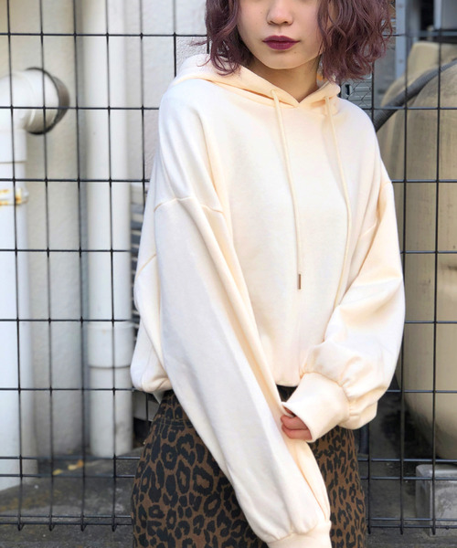 WEGO(ウィゴー)の「WEGO/デイリーカラーショートパーカー(パーカー・レディース・パープル/ネイビー/オフホワイト/ライトイエロー/杢グレー・FREE)」の1枚目の写真