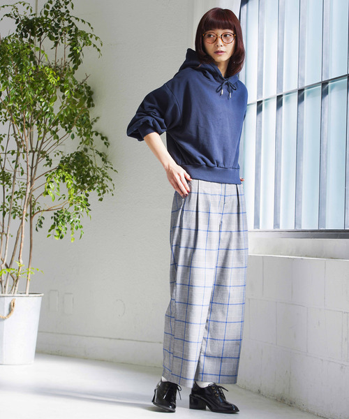 WEGO(ウィゴー)の「WEGO/デイリーカラーショートパーカー(パーカー・レディース・パープル/ネイビー/オフホワイト/ライトイエロー/杢グレー・FREE)」の16枚目の写真