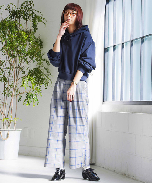 WEGO(ウィゴー)の「WEGO/デイリーカラーショートパーカー(パーカー・レディース・パープル/ネイビー/オフホワイト/ライトイエロー/杢グレー・FREE)」の17枚目の写真