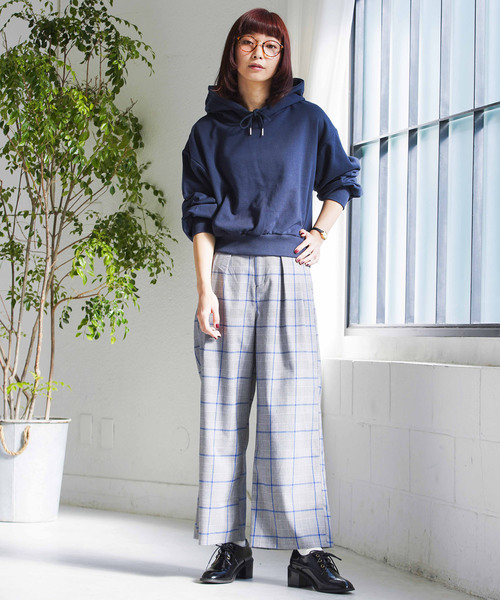 WEGO(ウィゴー)の「WEGO/デイリーカラーショートパーカー(パーカー・レディース・パープル/ネイビー/オフホワイト/ライトイエロー/杢グレー・FREE)」の18枚目の写真