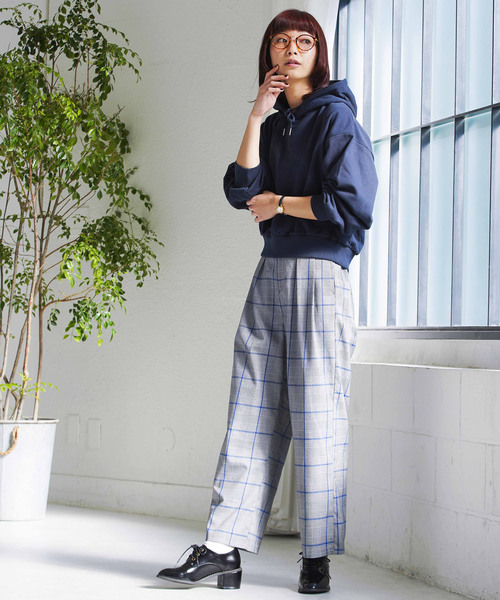 WEGO(ウィゴー)の「WEGO/デイリーカラーショートパーカー(パーカー・レディース・パープル/ネイビー/オフホワイト/ライトイエロー/杢グレー・FREE)」の19枚目の写真