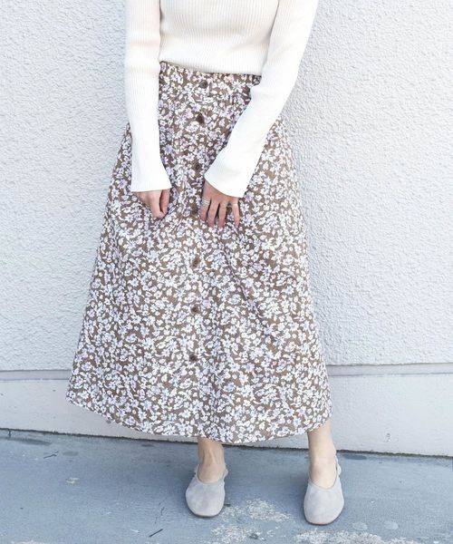 SHIPS（シップス）の「フラワージャカードボタンスカート◇（スカート・レディース・カーキ/ネイビー・ONE SIZE）」の2枚目の写真