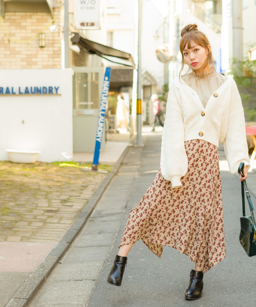 SpRay（スプレイ）の「アゼケーブルＶネックカーディガン（カーディガン/ボレロ・レディース・ブラック/アイボリー/キャメル/グレイッシュベージュ・FREE）」の8枚目の写真