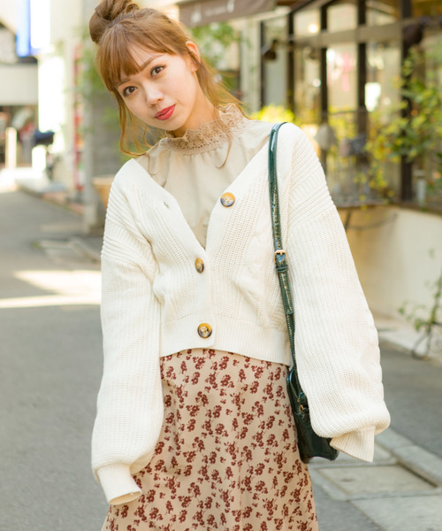 SpRay（スプレイ）の「アゼケーブルＶネックカーディガン（カーディガン/ボレロ・レディース・ブラック/アイボリー/キャメル/グレイッシュベージュ・FREE）」の7枚目の写真