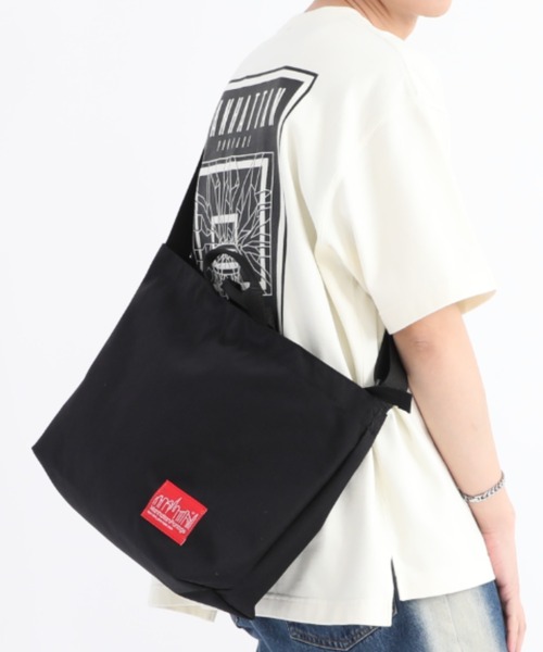 Manhattan Portage(マンハッタンポーテージ)の「Bed-Stuy Shoulder Bag(ショルダーバッグ・メンズ・ブラック・S)」の1枚目の写真