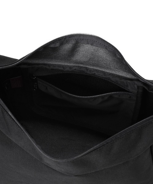 Manhattan Portage(マンハッタンポーテージ)の「Bed-Stuy Shoulder Bag(ショルダーバッグ・メンズ・ブラック・S)」の3枚目の写真