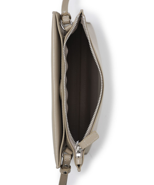 YAHKI(ヤーキ)の「《別注》【YAHKI(ヤーキ)】スクエアトリオショルダーバッグ(ショルダーバッグ・レディース・ブラック/ベージュ/ブラウン・FREE)」の5枚目の写真