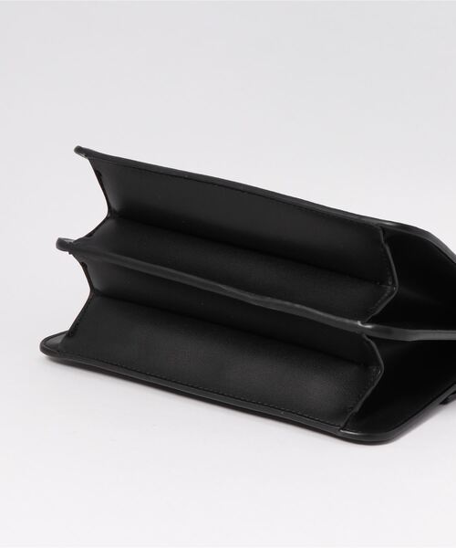 CHARLES & KEITH（チャールズ & キース）の「アクリルトーティシェル トップハンドルバッグ / Acrylic Tortoiseshell Top Handle Bag（ハンドバッグ・レディース・ブラック/イエロー/タン/ベージュ・M）」の22枚目の写真