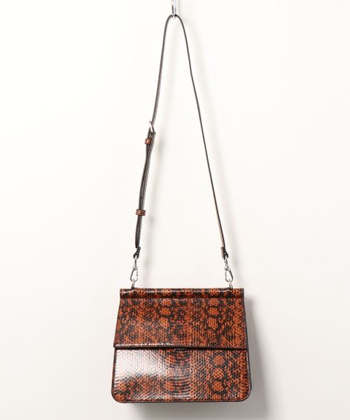 CHARLES & KEITH（チャールズ & キース）の「アクリルトーティシェル トップハンドルバッグ / Acrylic Tortoiseshell Top Handle Bag（ハンドバッグ・レディース・ブラック/イエロー/タン/ベージュ・M）」の11枚目の写真