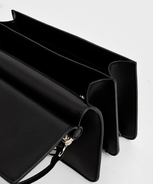 CHARLES & KEITH（チャールズ & キース）の「アクリルトーティシェル トップハンドルバッグ / Acrylic Tortoiseshell Top Handle Bag（ハンドバッグ・レディース・ブラック/イエロー/タン/ベージュ・M）」の9枚目の写真