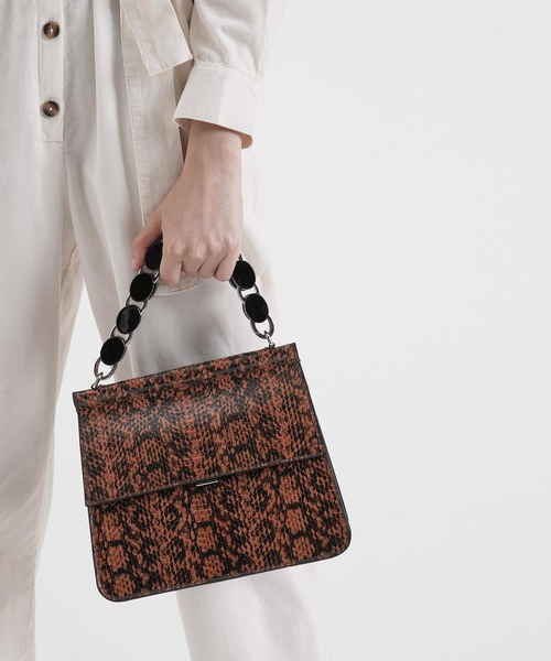 CHARLES & KEITH（チャールズ & キース）の「アクリルトーティシェル トップハンドルバッグ / Acrylic Tortoiseshell Top Handle Bag（ハンドバッグ・レディース・ブラック/イエロー/タン/ベージュ・M）」の10枚目の写真