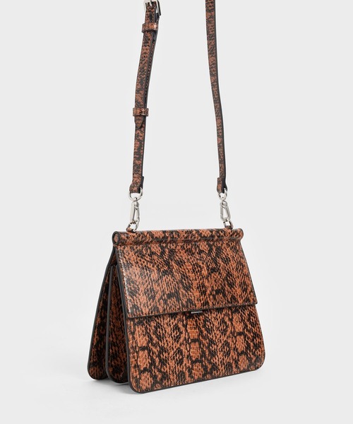 CHARLES & KEITH（チャールズ & キース）の「アクリルトーティシェル トップハンドルバッグ / Acrylic Tortoiseshell Top Handle Bag（ハンドバッグ・レディース・ブラック/イエロー/タン/ベージュ・M）」の12枚目の写真