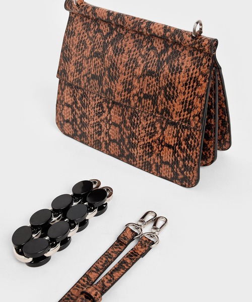 CHARLES & KEITH（チャールズ & キース）の「アクリルトーティシェル トップハンドルバッグ / Acrylic Tortoiseshell Top Handle Bag（ハンドバッグ・レディース・ブラック/イエロー/タン/ベージュ・M）」の13枚目の写真