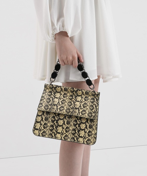 CHARLES & KEITH（チャールズ & キース）の「アクリルトーティシェル トップハンドルバッグ / Acrylic Tortoiseshell Top Handle Bag（ハンドバッグ・レディース・ブラック/イエロー/タン/ベージュ・M）」の19枚目の写真