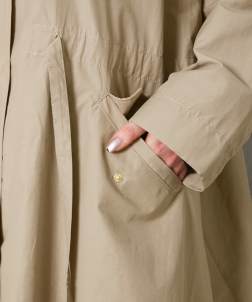 n'ee-ne(ネーネ)の「撥水ロング丈フードコート(トレンチコート・レディース・ネイビー/カーキ/グレイッシュベージュ/ダークベージュ/ライトベージュ・L/M)」の7枚目の写真