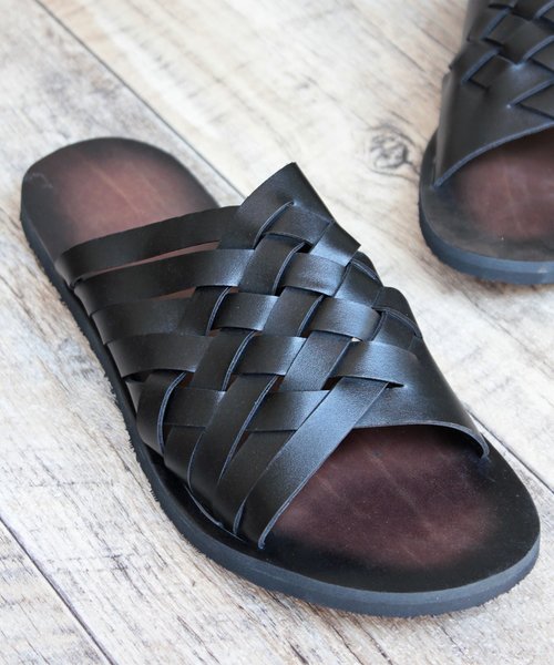 AAA+（サンエープラス）の「AAA / PUレザー編み込みスリッポンサンダル(2371)　ワンマイルサンダル　スライドサンダル（サンダル・メンズ・ホワイト/ブラック・M/L/LL）」の2枚目の写真