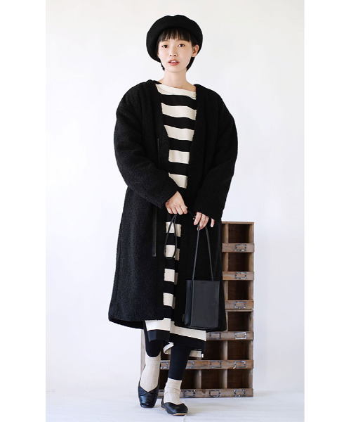 zootie(ズーティー)の「スクエアトゥ Vカットバブーシュ(パンプス・レディース・カーキ/モカ/ホワイトゴールド/ブラック/その他/レオパード・M/LL/L/S)」の16枚目の写真