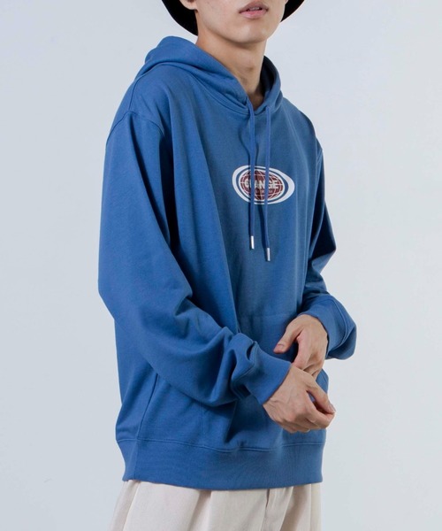 WEGO(ウィゴー)の「WEGO/ラウンドロゴプルパーカー(パーカー・メンズ・ブルー/アイボリー・SMALL/MEDIUM/LARGE)」の2枚目の写真