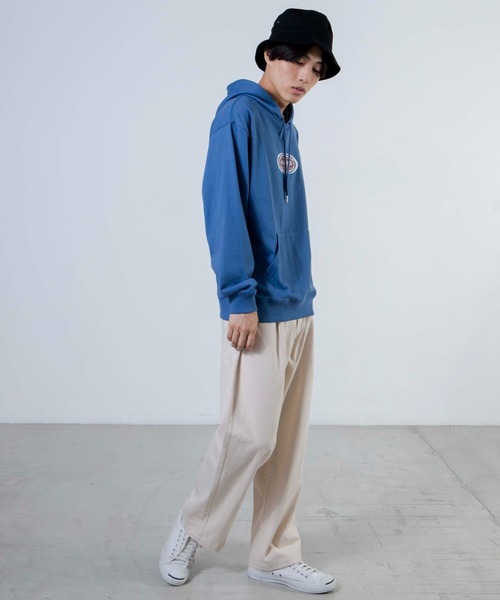 WEGO(ウィゴー)の「WEGO/ラウンドロゴプルパーカー(パーカー・メンズ・ブルー/アイボリー・SMALL/MEDIUM/LARGE)」の5枚目の写真