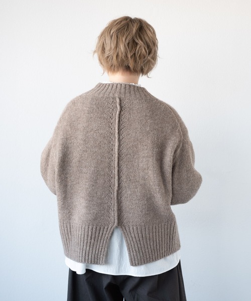 MERLOT（メルロー）の「バックスリットアウトリンキングニット（ニット/セーター・レディース・ネイビー/ブラウン/モカ・FREE）」の2枚目の写真