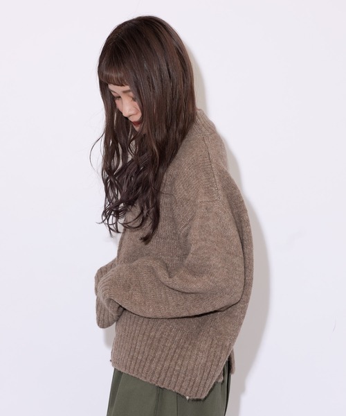 MERLOT（メルロー）の「バックスリットアウトリンキングニット（ニット/セーター・レディース・ネイビー/ブラウン/モカ・FREE）」の9枚目の写真