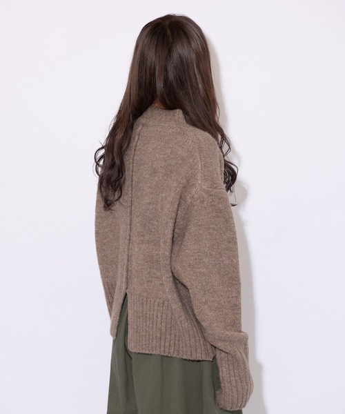 MERLOT（メルロー）の「バックスリットアウトリンキングニット（ニット/セーター・レディース・ネイビー/ブラウン/モカ・FREE）」の10枚目の写真