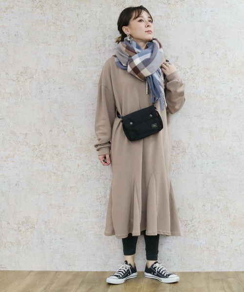 reca(レカ)の「ビッグシルエットスウェットフレアワンピース(ワンピース・レディース・ブラック/ホワイト/グレイッシュベージュ・FREE)」の18枚目の写真