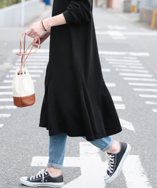 reca(レカ)の「ビッグシルエットスウェットフレアワンピース(ワンピース・レディース・ブラック/ホワイト/グレイッシュベージュ・FREE)」の5枚目の写真