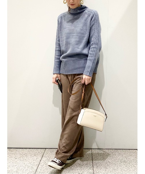& chouette（アンドシュエット）の「ラウンドプレーンショルダー