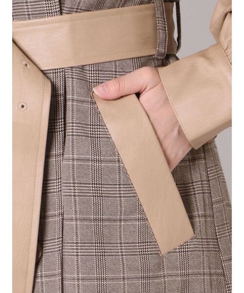 EMODA(エモダ)の「フェイクレザードッキングトレンチコート(トレンチコート・レディース・ホワイト/ベージュ/グレー・FREE)」の16枚目の写真