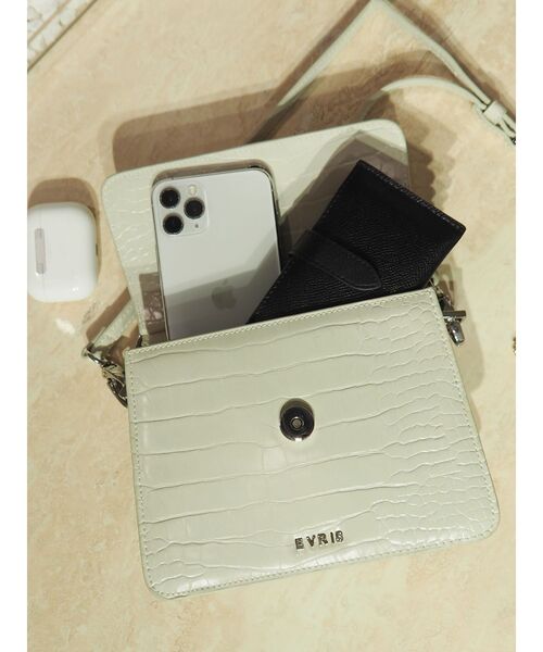 EVRIS（エヴリス）の「クロコライクミニクロスBAG（ショルダーバッグ・レディース・アイボリー/ブラック/カーキ・FREE）」の4枚目の写真