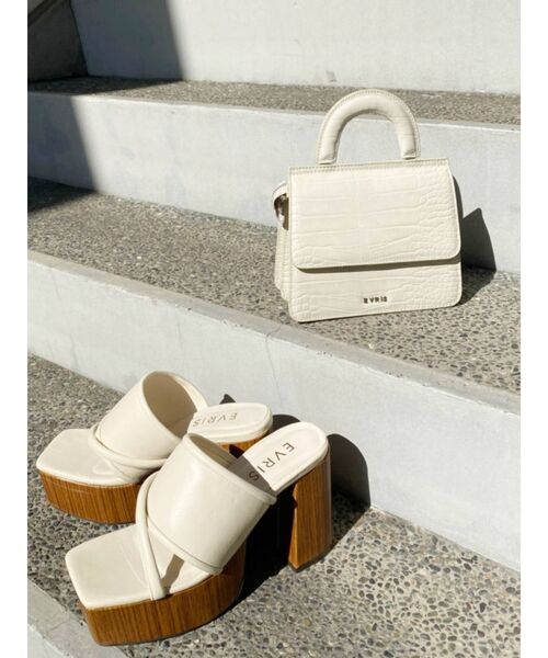 EVRIS（エヴリス）の「クロコライクミニクロスBAG（ショルダーバッグ・レディース・アイボリー/ブラック/カーキ・FREE）」の21枚目の写真