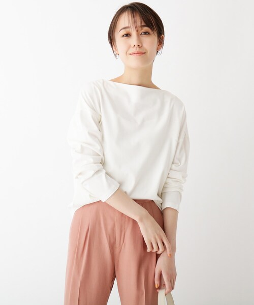 OPAQUE.CLIP(オペークドットクリップ)の「◆スーピマコットン度詰め天竺 ボートネックワイドカットソー(Tシャツ/カットソー・レディース・ホワイト系/ブラック/オリーブ/サンドベージュ・38/40/42)」の1枚目の写真