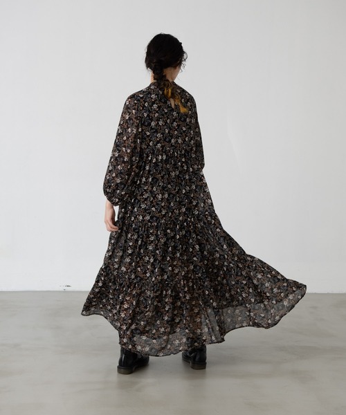EDIT Gris（エディットグリ）の「花柄ティアードマキシワンピース（ワンピース・レディース・ブラック/ブルー・FREE）」の11枚目の写真