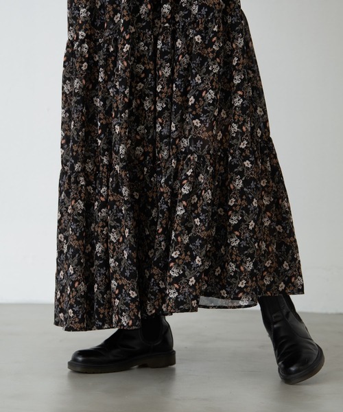 EDIT Gris（エディットグリ）の「花柄ティアードマキシワンピース（ワンピース・レディース・ブラック/ブルー・FREE）」の15枚目の写真