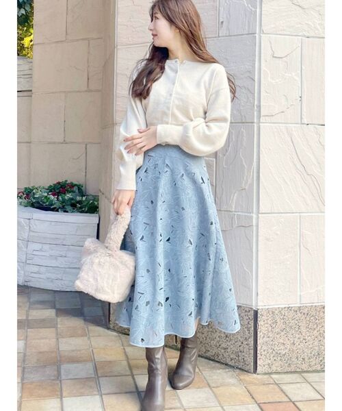 MERCURYDUO（マーキュリーデュオ）の「フラワーエンブロイダリーフレアスカート（スカート・レディース・ライトブルー/ベビーピンク・SMALL/MEDIUM）」の5枚目の写真