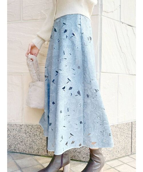 MERCURYDUO（マーキュリーデュオ）の「フラワーエンブロイダリーフレアスカート（スカート・レディース・ライトブルー/ベビーピンク・SMALL/MEDIUM）」の6枚目の写真