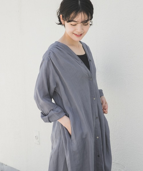 美品 かぐれ ラミー Vネックワンピース リネンシャツワンピース ブルーグレー かぐれ（カグレ）の「ラミーVネックワンピース（ワンピース